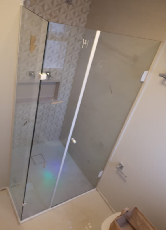 Instalação de Box de Vidro para Banheiro Silveira	Vila Suíça - Instalação de Fachada de Vidro